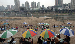 Chongqing residents playing mahjong on the Jialing River
