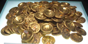 Gold pie (jin bing 金饼) money unearthed from a Han Dynasty tomb