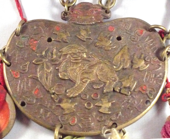 Korean charm displaying "lion", seven birds, and Chinese characters for "Five Blessings"