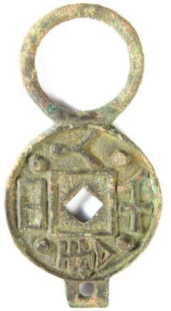 Han Dynasty
            charm with inscription "may you earn a 1,000 gold
            everyday"