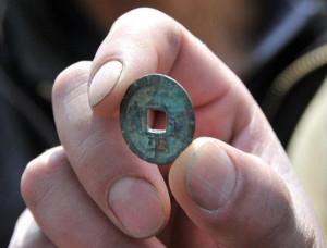 "Tai ping tong bao" coin dating from the Song Dynasty found by a Yancheng villager