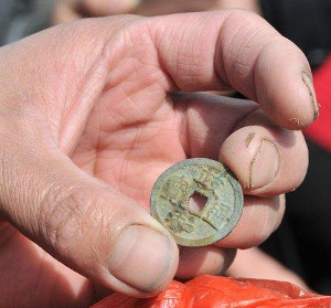 "Zheng he tong bao" coin from the Song Dynasty found by a villager