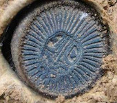 Chinese Villager Unearths ‘Old Coin’ While Digging Ancestral Grave thumbnail